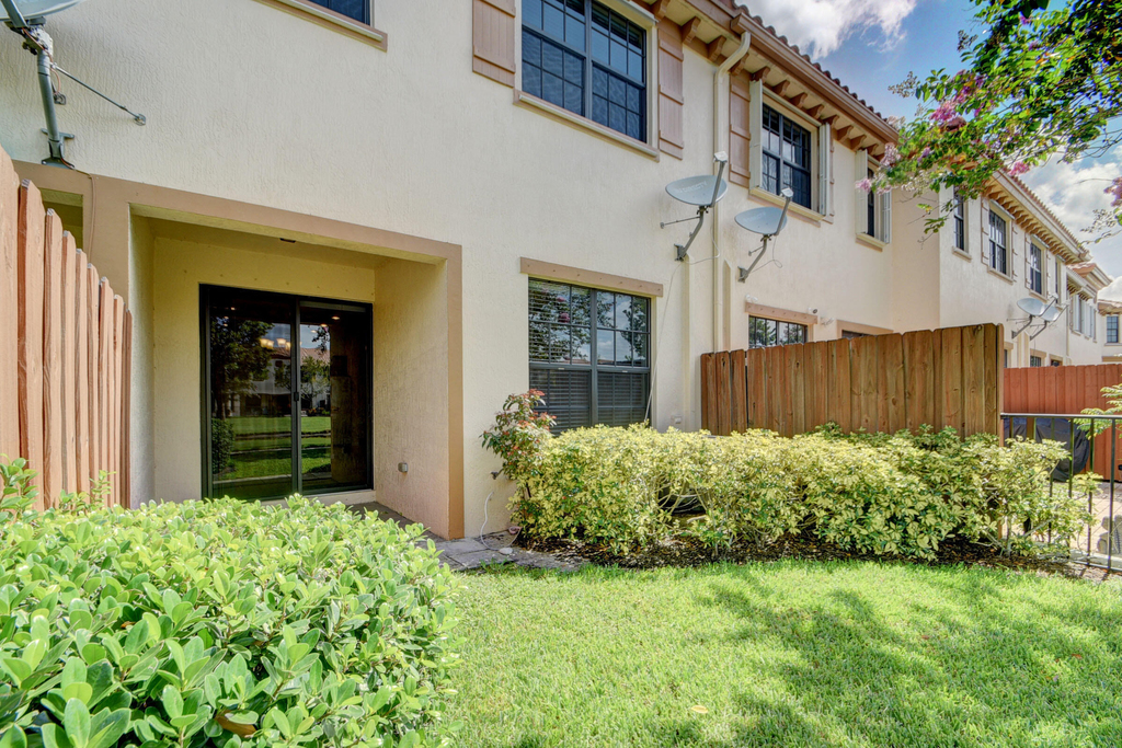 10385 Wellington Parc Drive - Photo 13