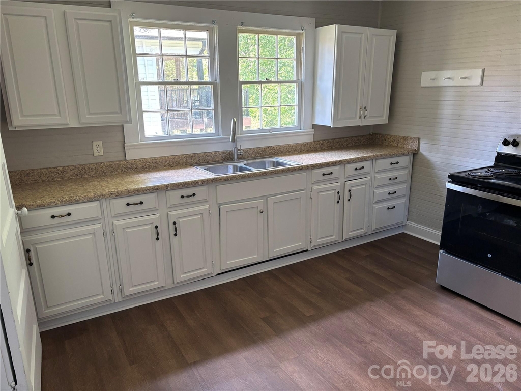 210 Basin Avenue - Photo 4