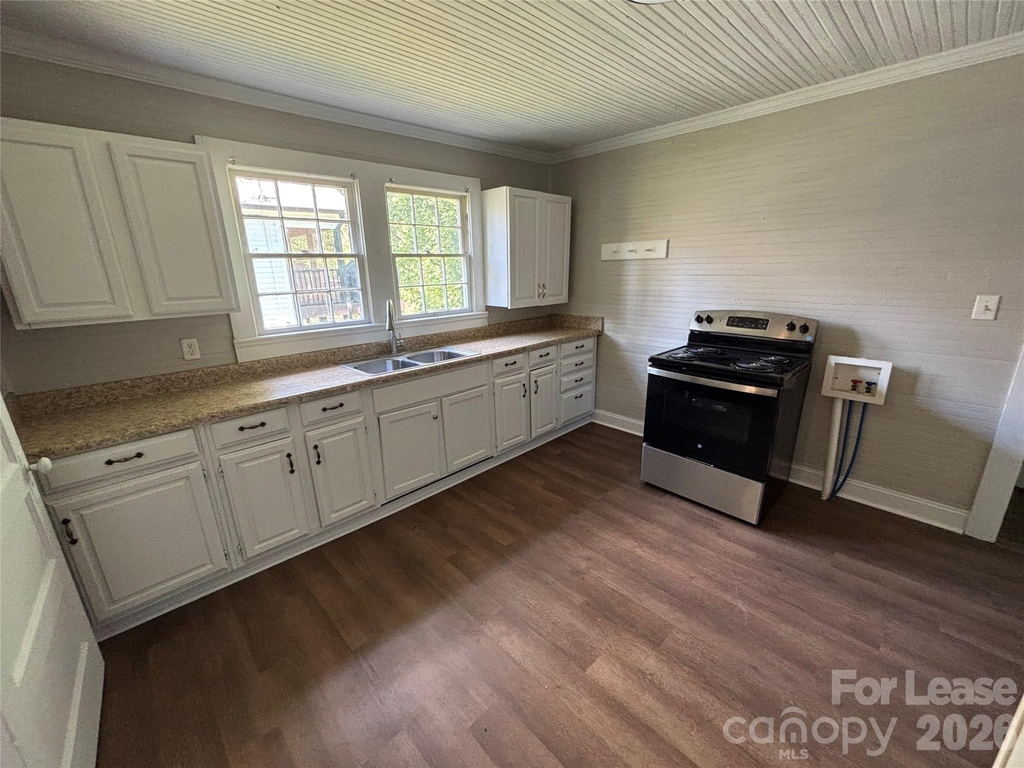 210 Basin Avenue - Photo 3
