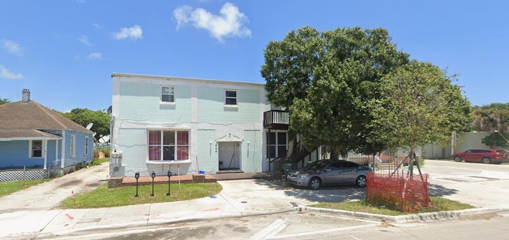 804 Orange Avenue - Photo 0