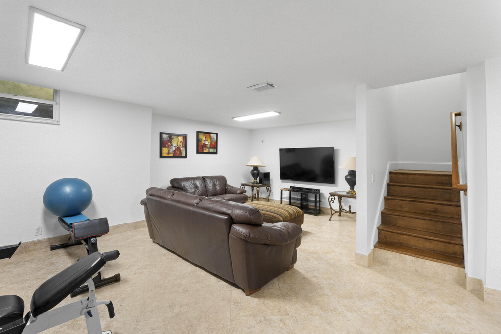 129 Spruce Street - Photo 8