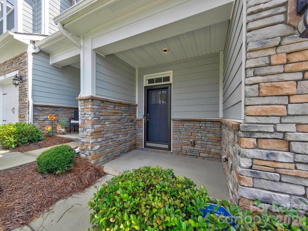 915 Emma Kate Court - Photo 0