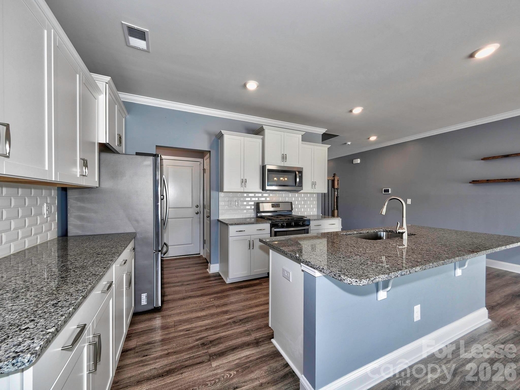 915 Emma Kate Court - Photo 5