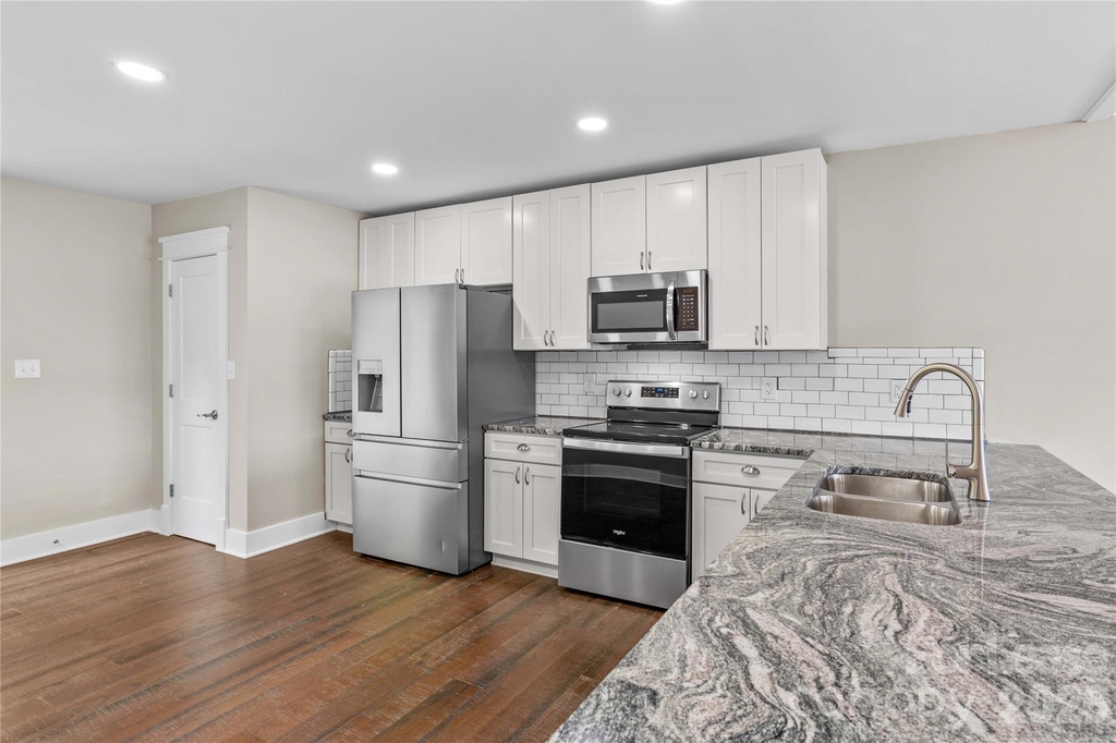 182 Commodore Loop - Photo 7