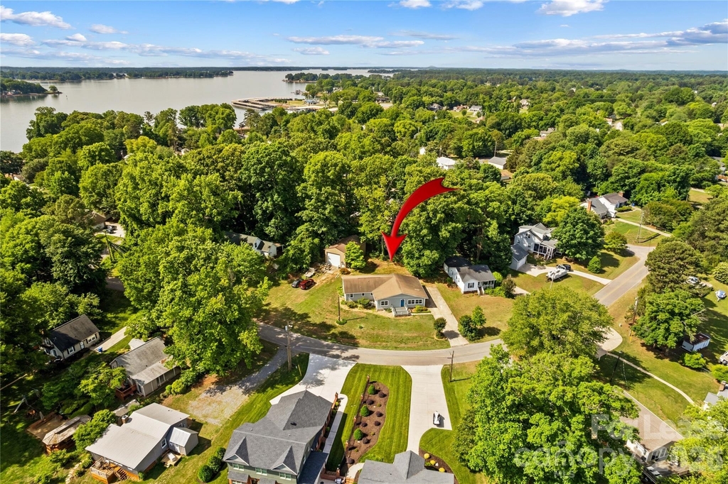 182 Commodore Loop - Photo 1