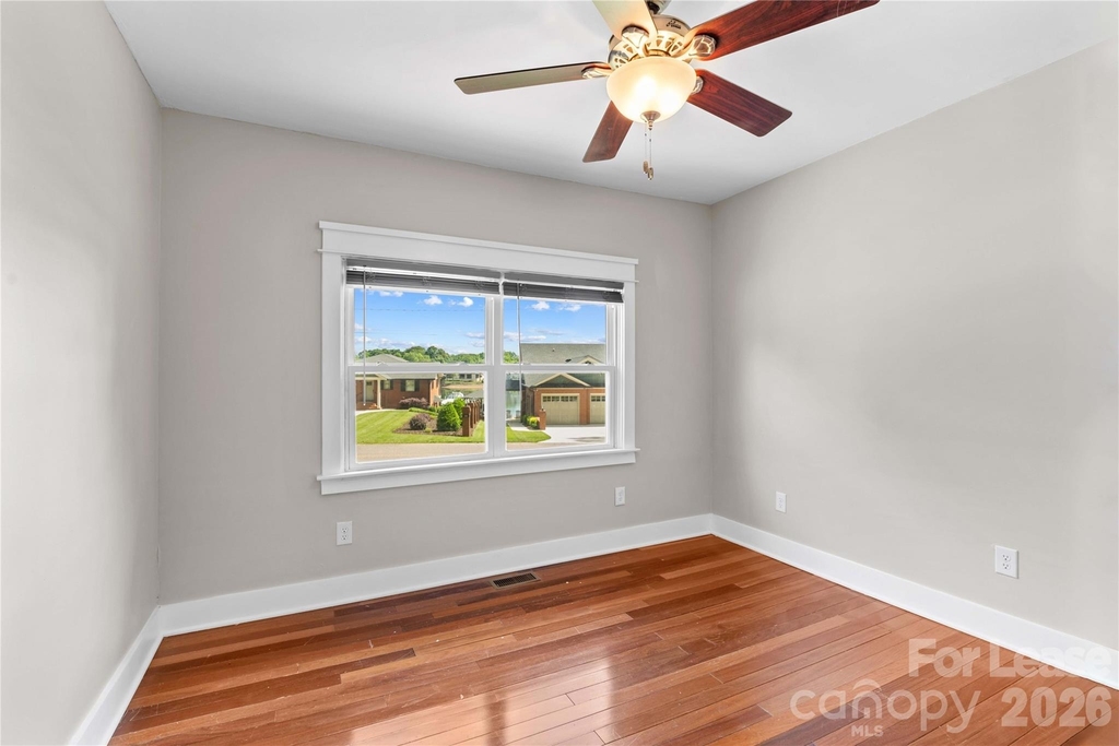 182 Commodore Loop - Photo 18