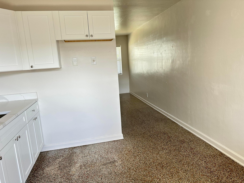 527 Puritan Road - Photo 3