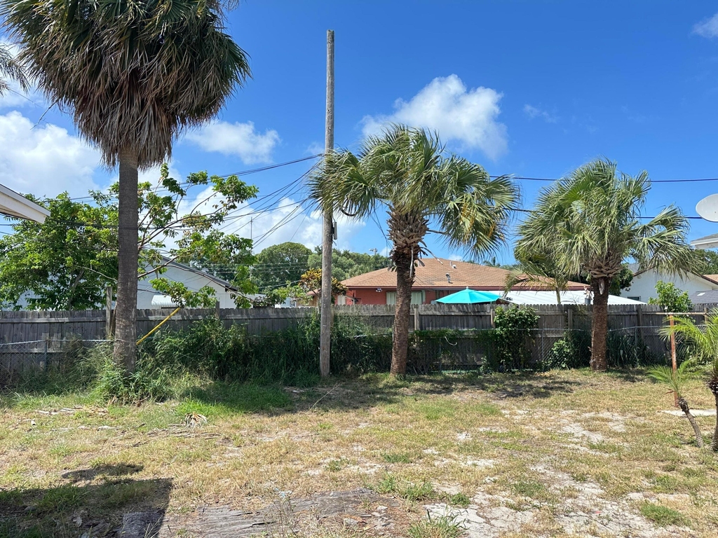527 Puritan Road - Photo 11
