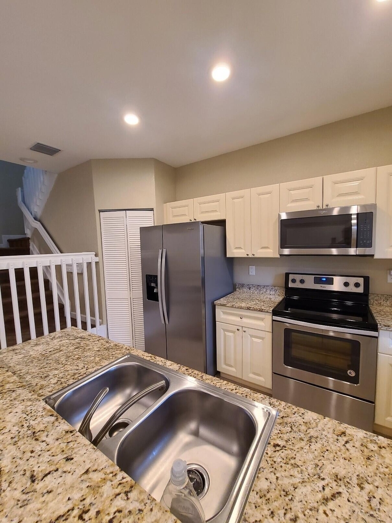 1952 Flamingo Place - Photo 5