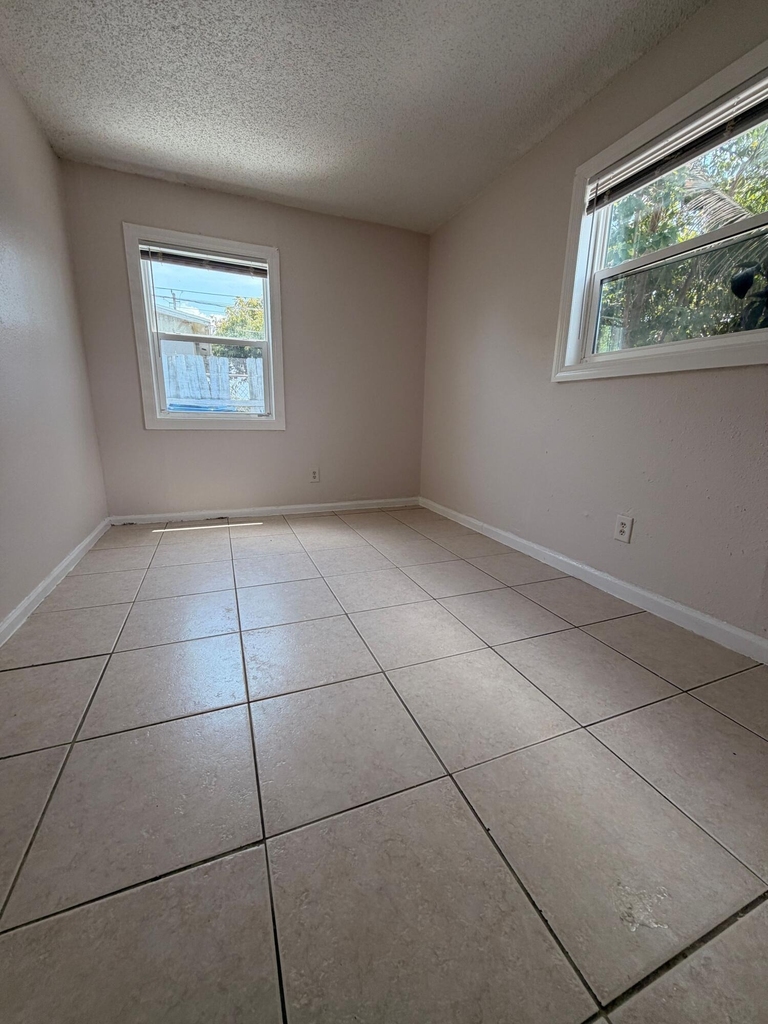 1618 W 26th Court - Photo 14
