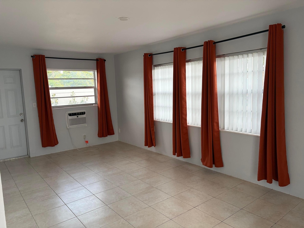 1017 Se 3rd Street - Photo 8