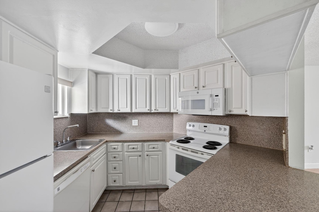 8373 Lake Drive - Photo 4