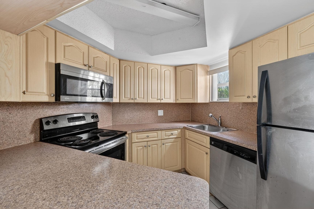 8363 Lake Drive - Photo 7