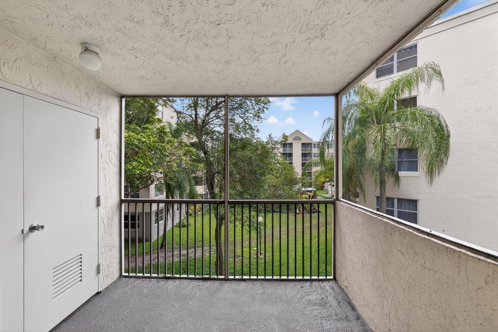 8363 Lake Drive - Photo 4