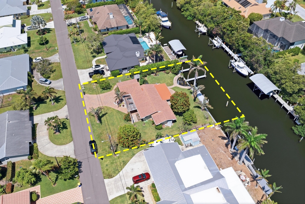 8455 Se Palm Street - Photo 1