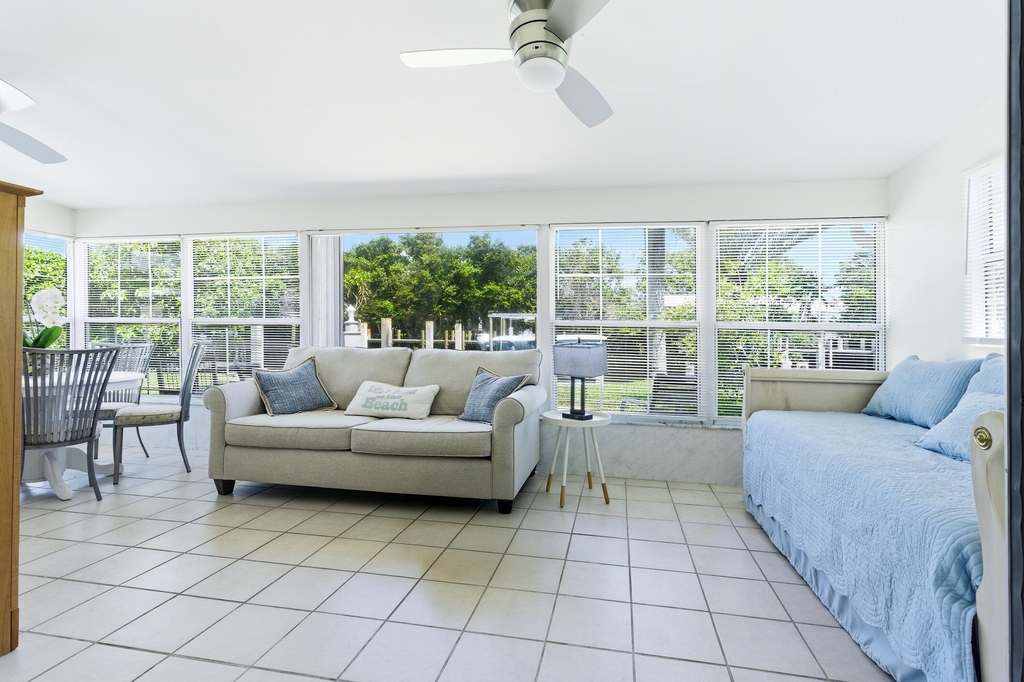 8455 Se Palm Street - Photo 17