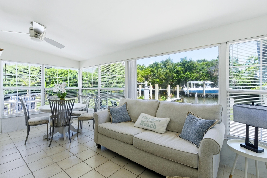 8455 Se Palm Street - Photo 18