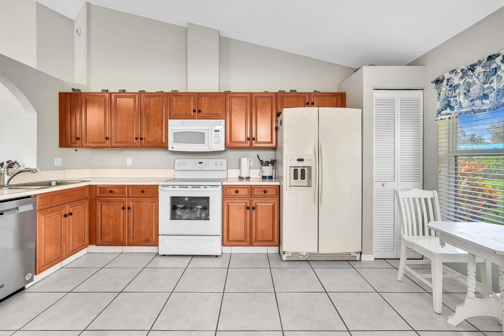 1904 Rosewood Way - Photo 10