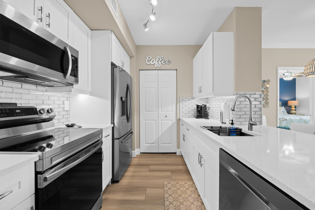 720 S Sapodilla Avenue - Photo 3