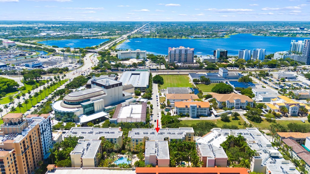 720 S Sapodilla Avenue - Photo 1
