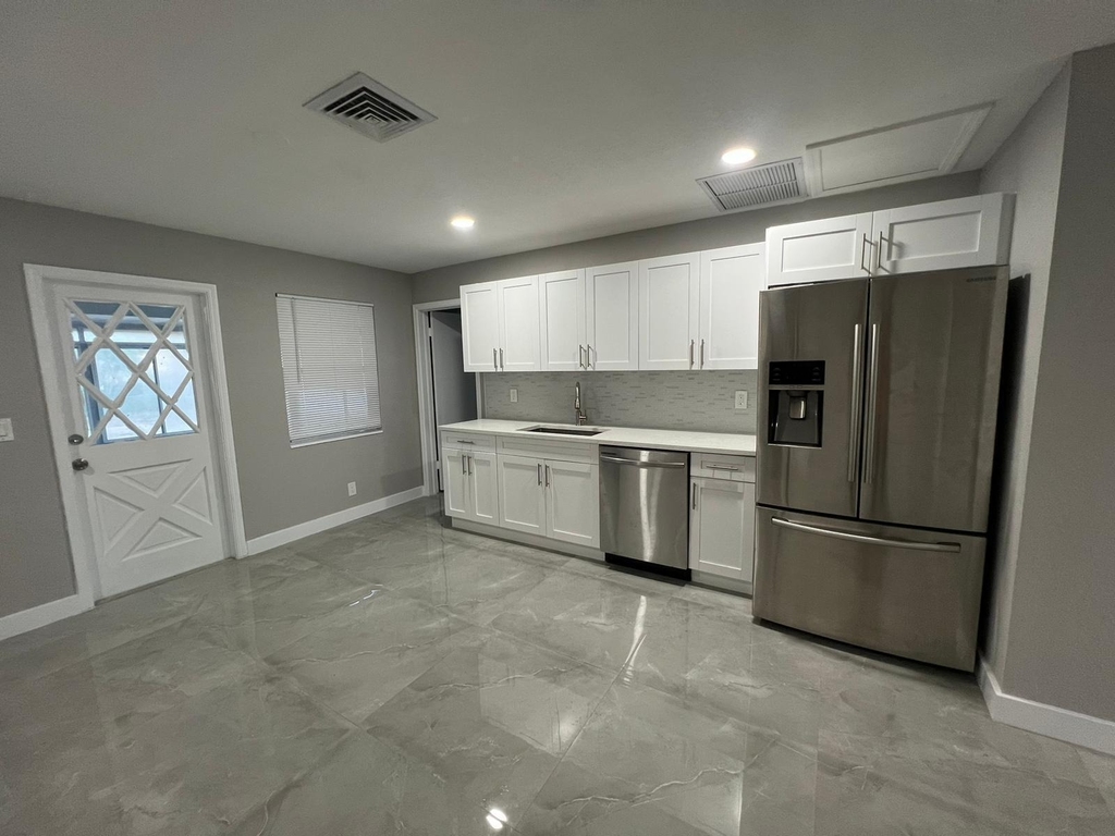 129 Euclid Boulevard - Photo 0