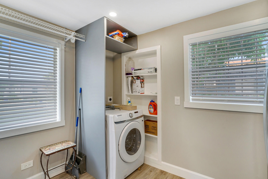 1225 W 10th Street - Photo 7