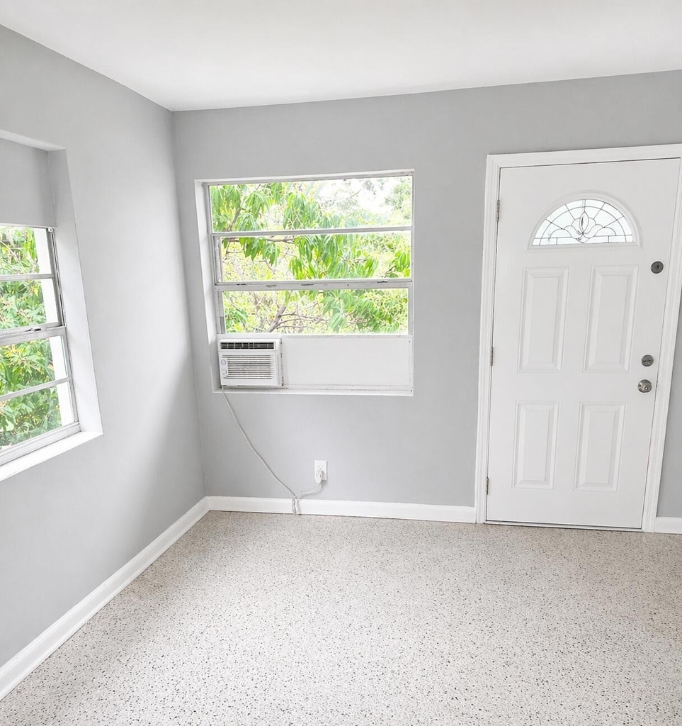 413 N Sapodilla Avenue - Photo 0