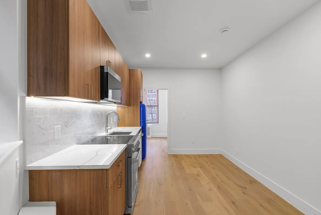192 6th Avenue - Photo 1