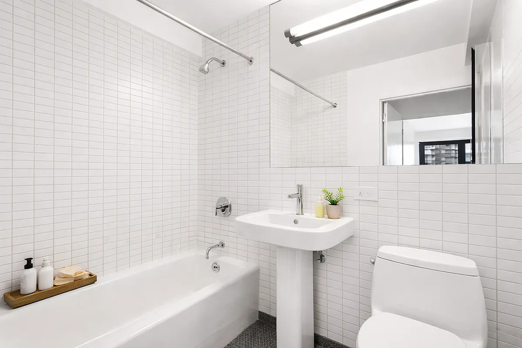 East 39th Street - Photo 4