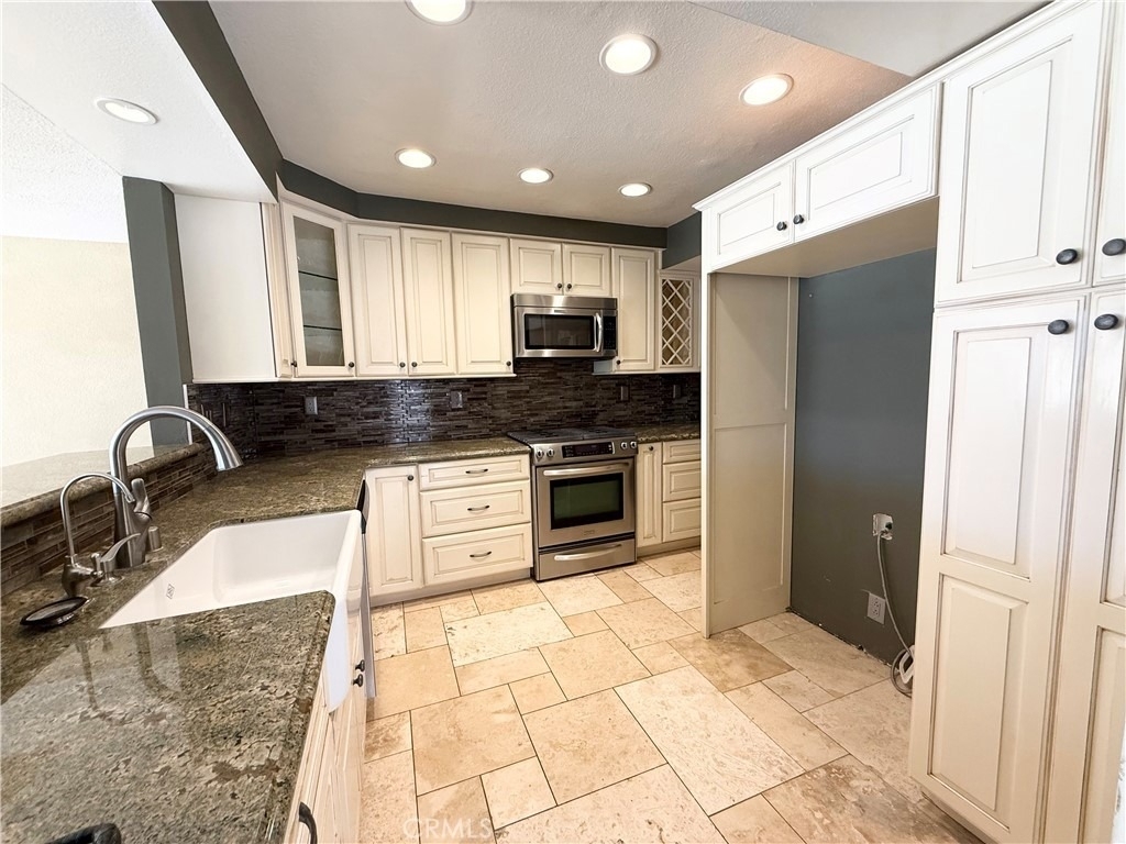 3382 Tempe Drive - Photo 4