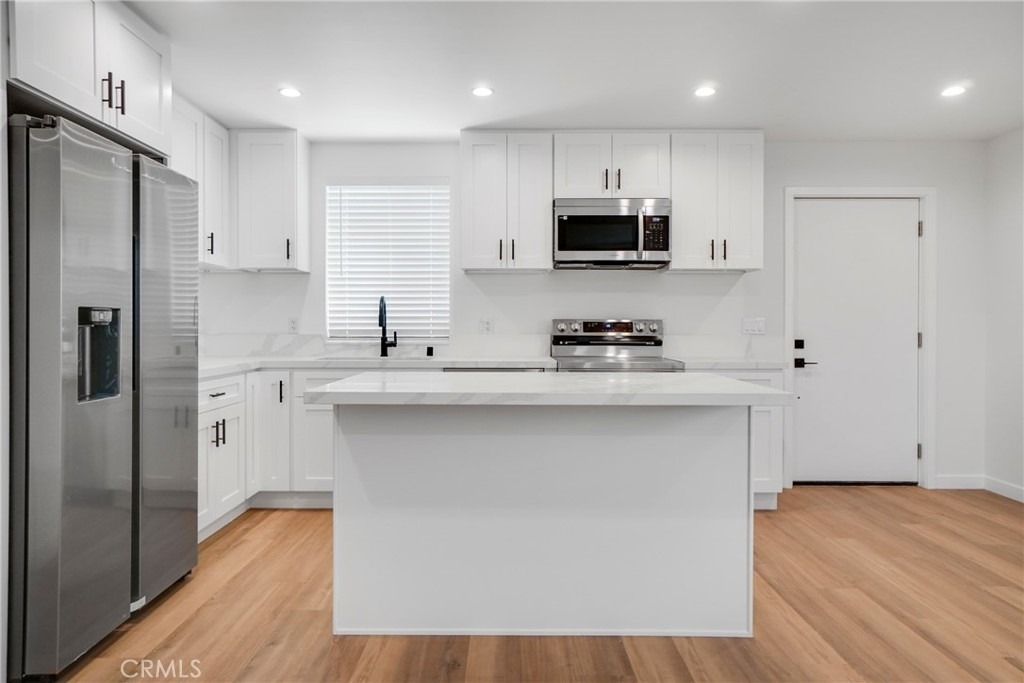 16120 Haynes Street - Photo 6