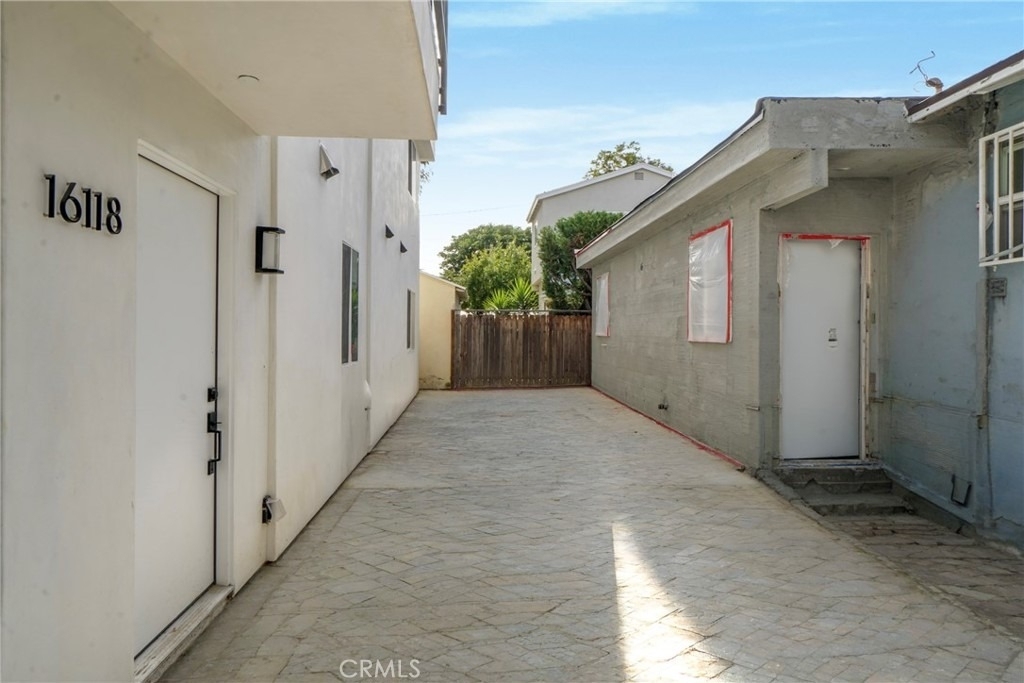 16120 Haynes Street - Photo 2