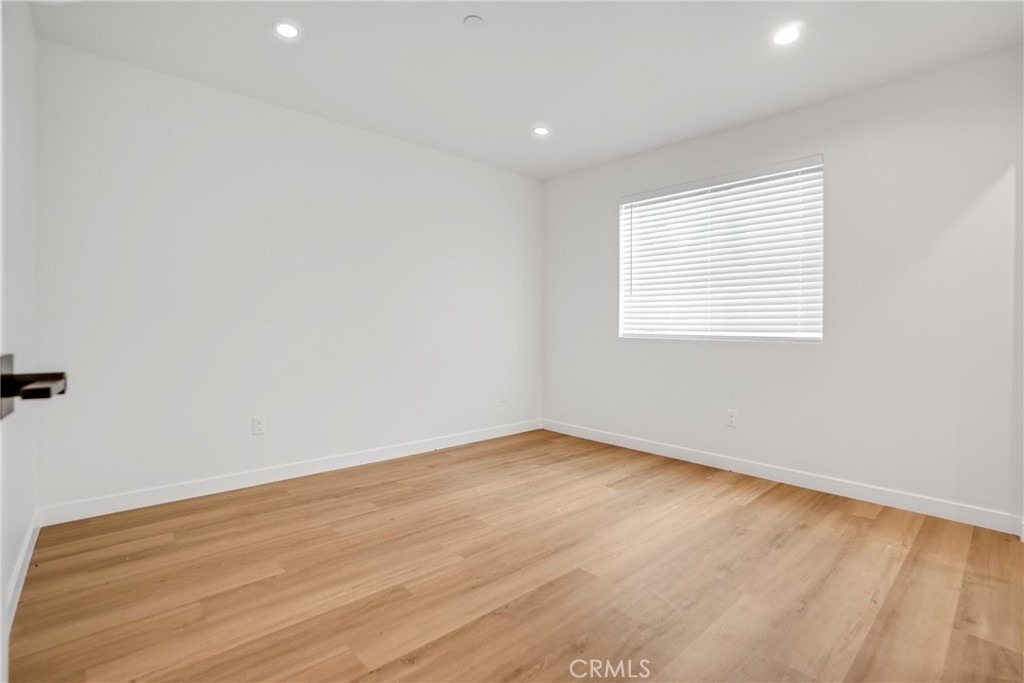 16120 Haynes Street - Photo 18