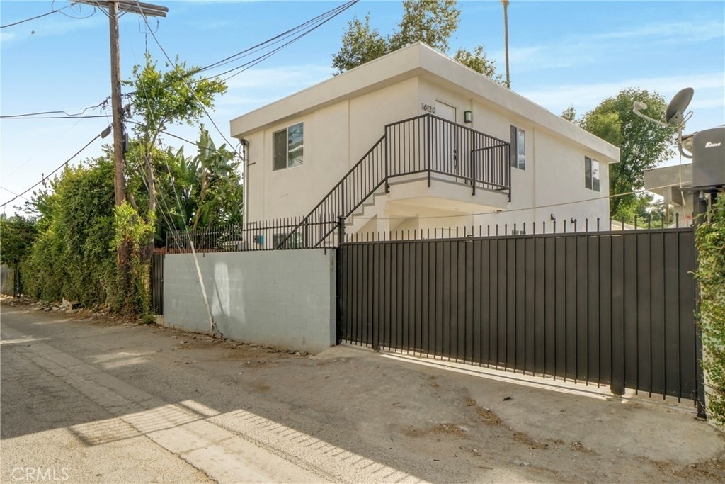 16118 Haynes Street - Photo 23