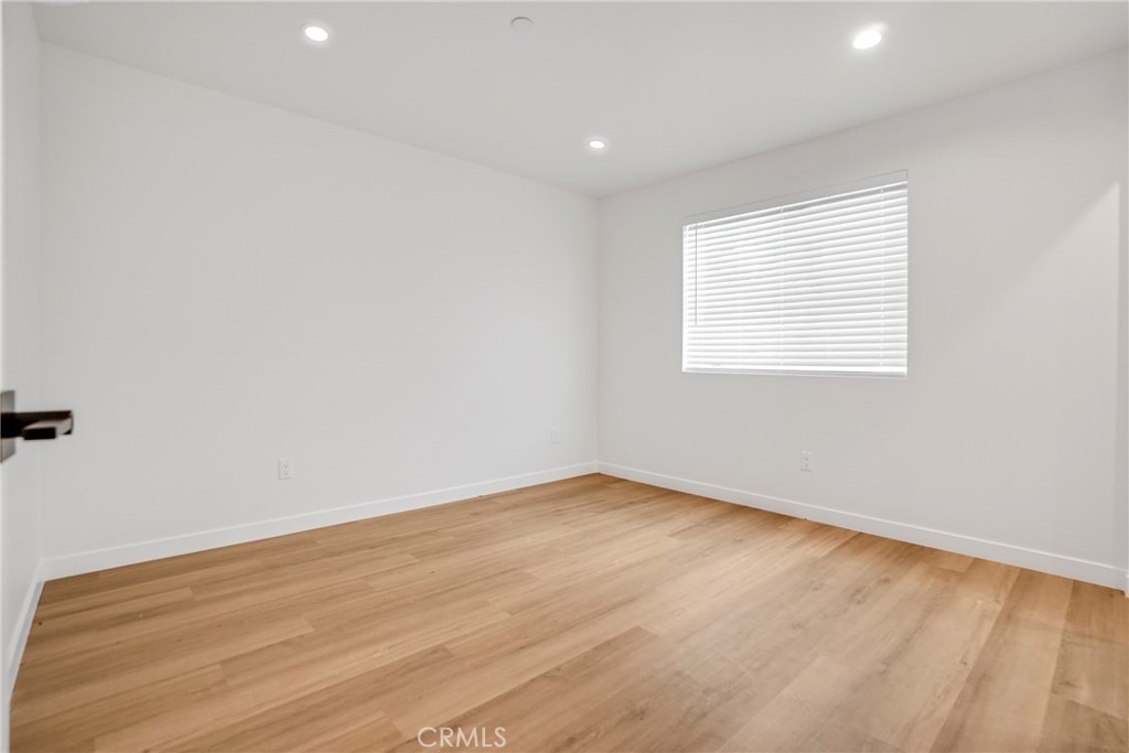 16118 Haynes Street - Photo 18