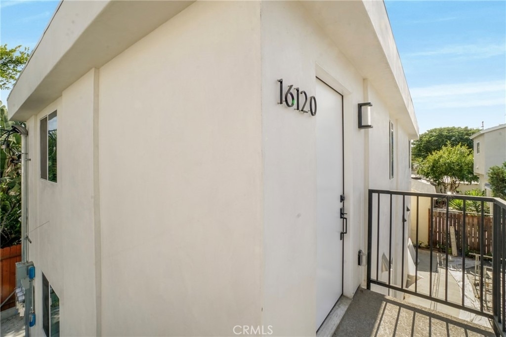 16118 Haynes Street - Photo 22