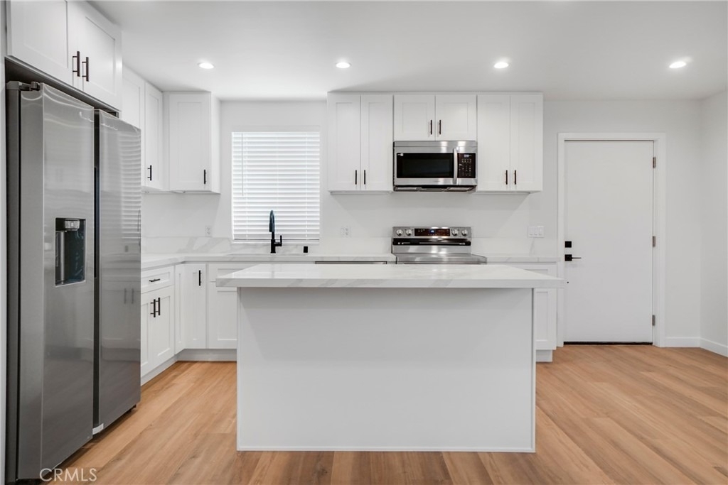 16118 Haynes Street - Photo 6