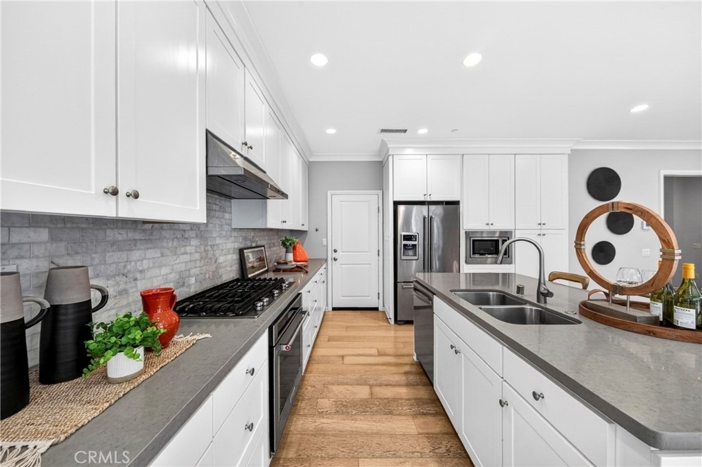 245 Rodeo - Photo 7
