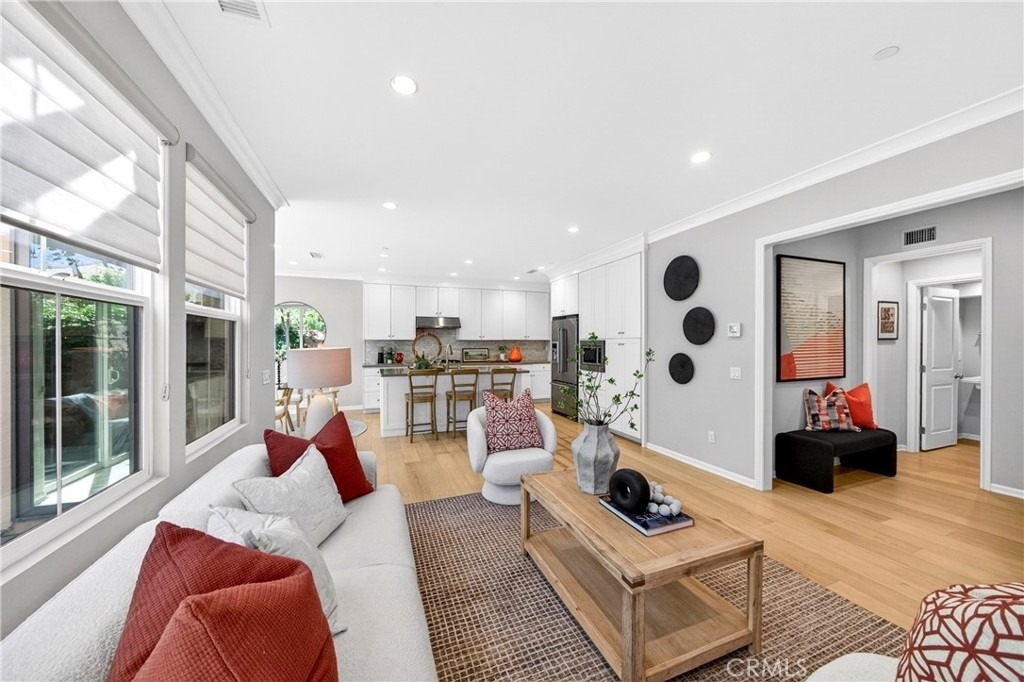 245 Rodeo - Photo 10
