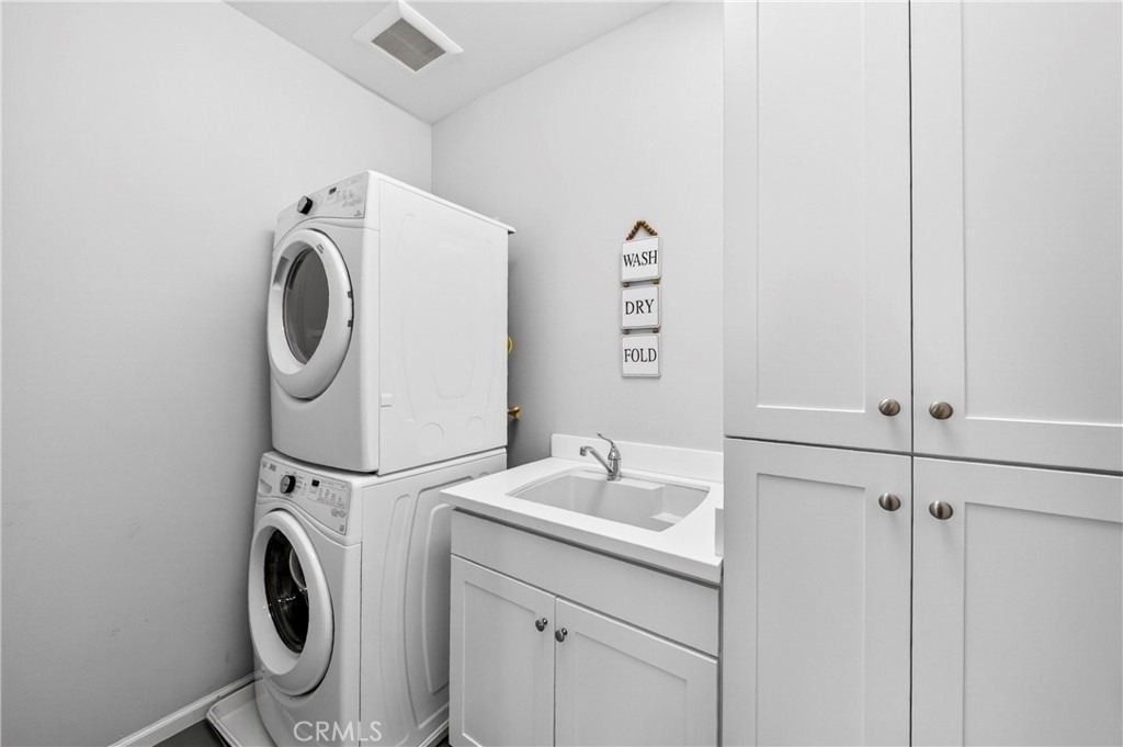245 Rodeo - Photo 16