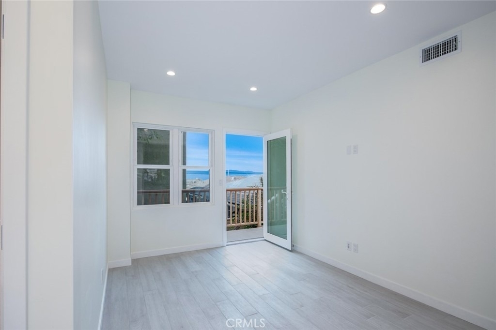 245 Beverly Street - Photo 4