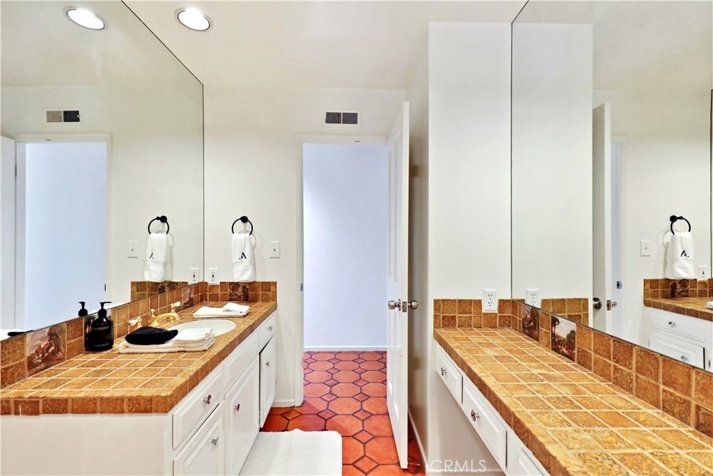 7161 Grasswood Avenue - Photo 20