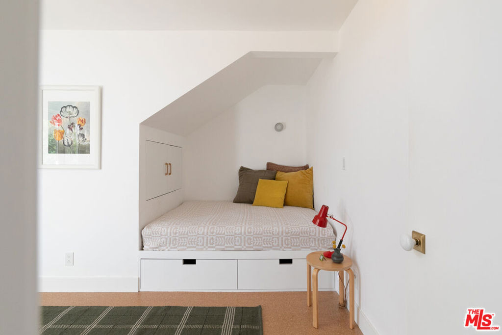 5676 Hub Street - Photo 38