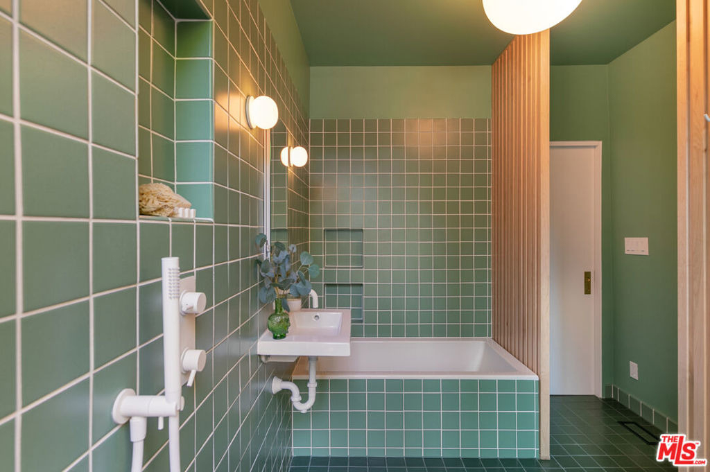5676 Hub Street - Photo 23