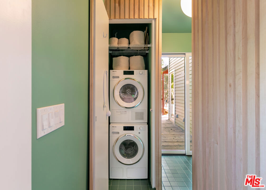 5676 Hub Street - Photo 22