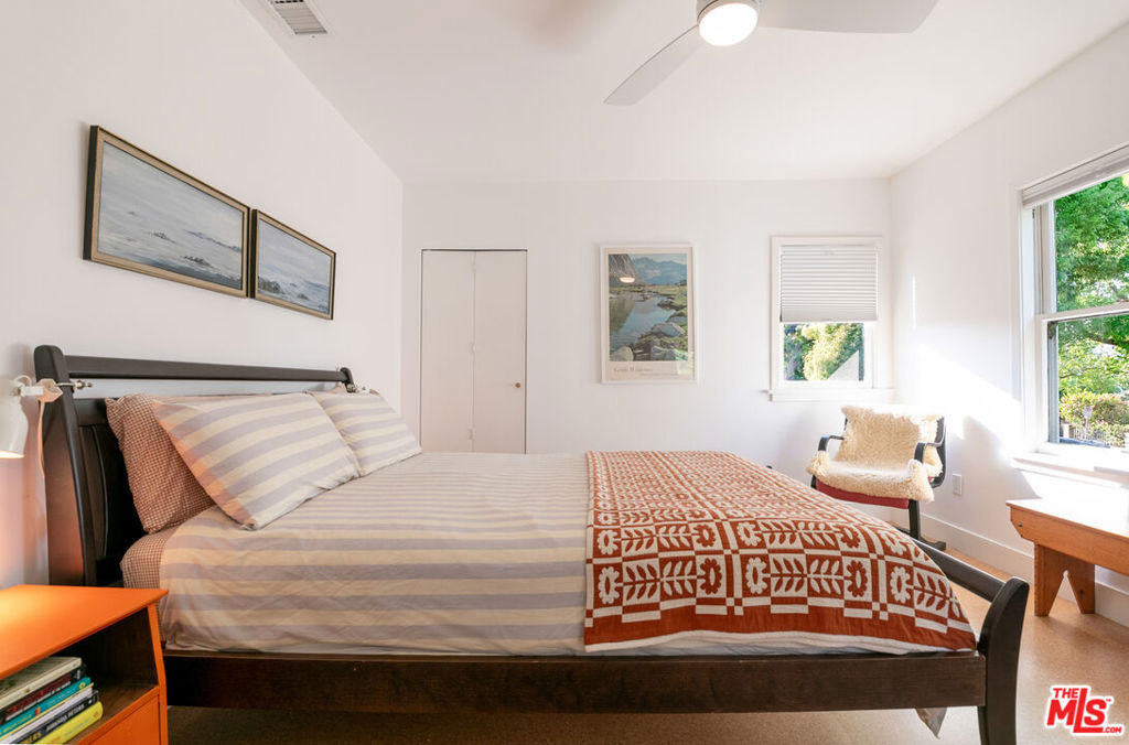 5676 Hub Street - Photo 32
