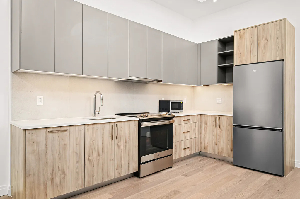265 Lorimer Street - Photo 2