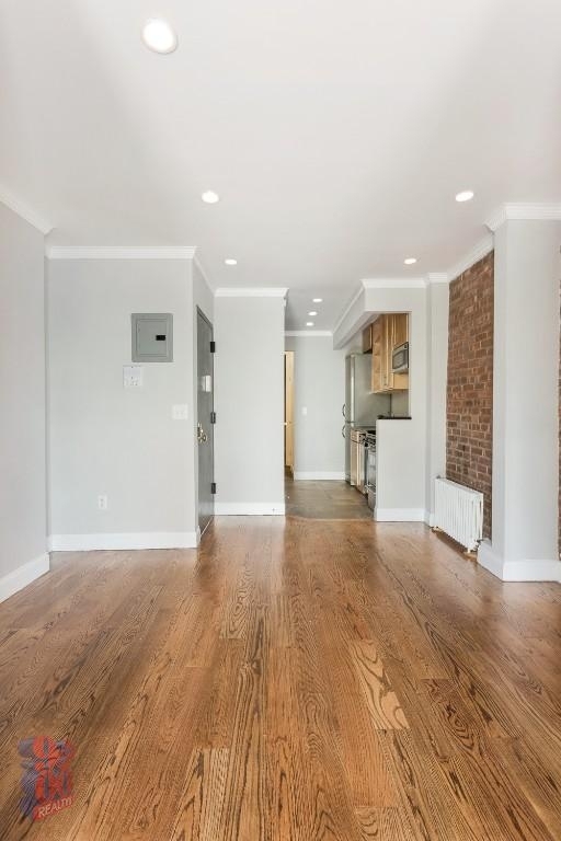 Tenth Avenue - Photo 2