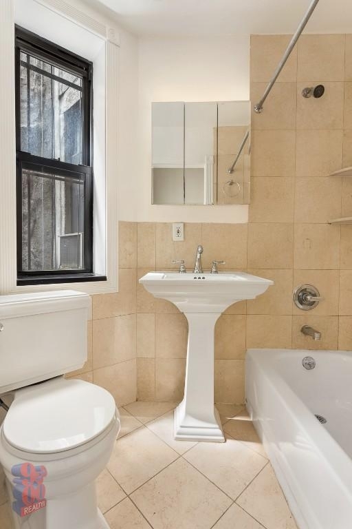 Tenth Avenue - Photo 3