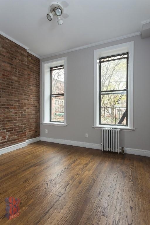 Mott Street - Photo 1